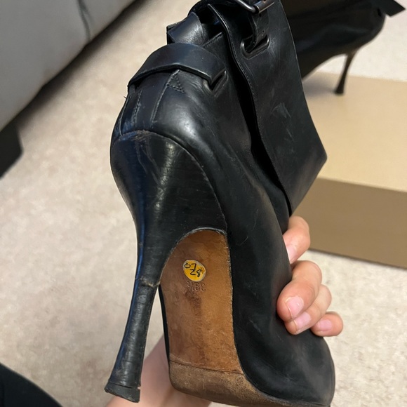 Manolo Blahnik stiletto booties - Picture 6 of 9